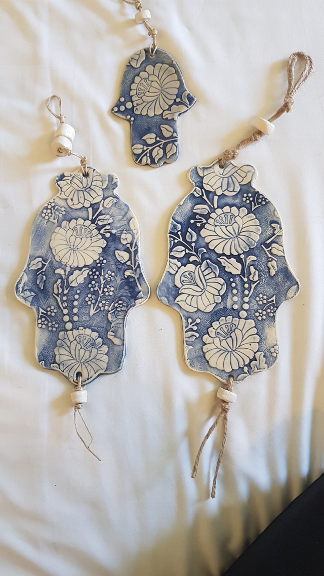 חמסה פירחונית גדולה מקרמיקה