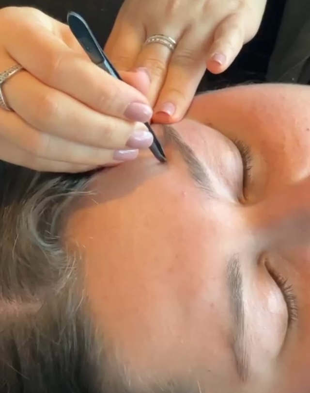 עיצוב גבות והסרת שפם