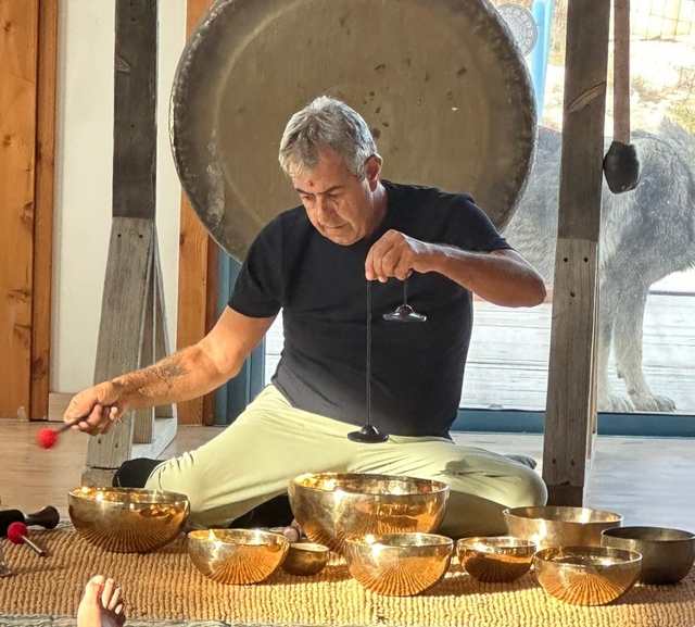 טיפול במגע וצליל משולב