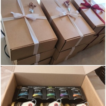 מדליק לחנוכה- מארז 5 זני שמן זית+ ממרחי אכות