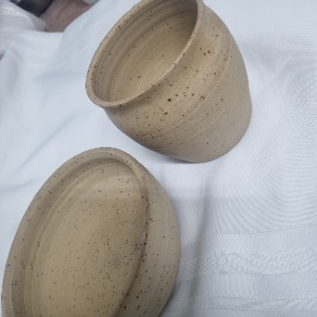 זוג כלים חימר מנוקד