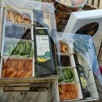 מארז מעוצב שמן זית ואגוזים/פירות מיובשים