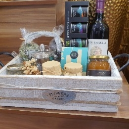 אדנית עץ מפנקת עם שפע כל טוב תוצרת ארץ ישראל