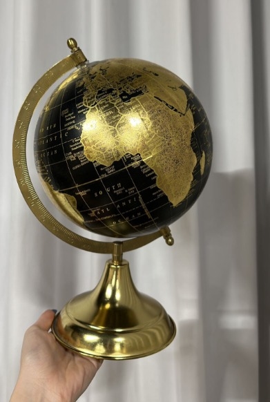 גלובוס בגווני זהב ושחור