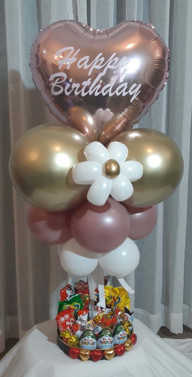 מארז חגיגי על עמוד