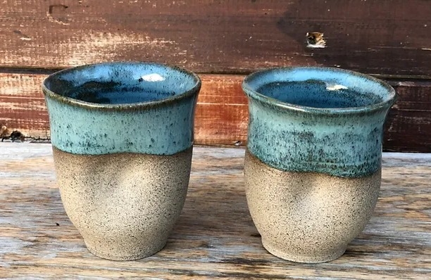 שתי כוסות מעוצבות