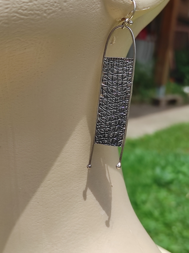 זוג עגילים תלויים כסף חקוק