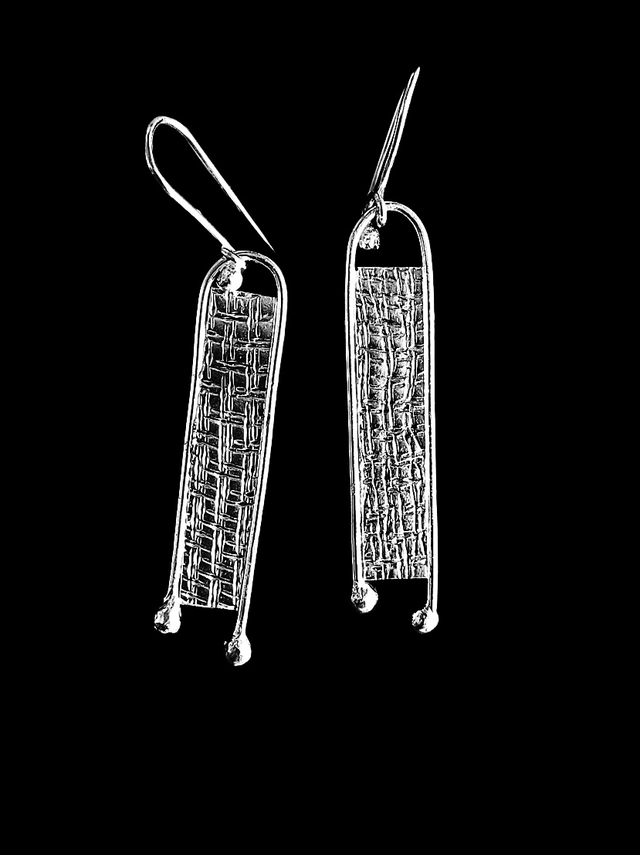 זוג עגילים תלויים כסף חקוק צר