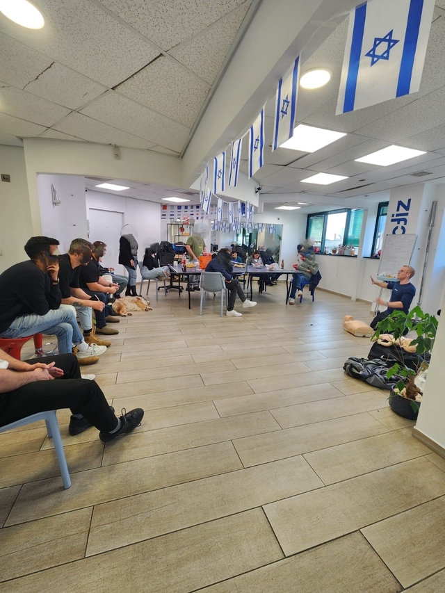 סדנת עזרה ראשונה חוויתית לחברות וארגונים (עד 30 משתתפים)