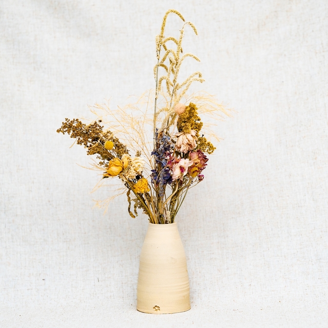 זר AMANDA בשילוב אגרטל קרמיקה עבודת יד