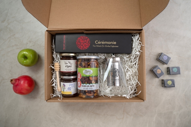 "מארז חגיגי "רגעי תה מתוקים