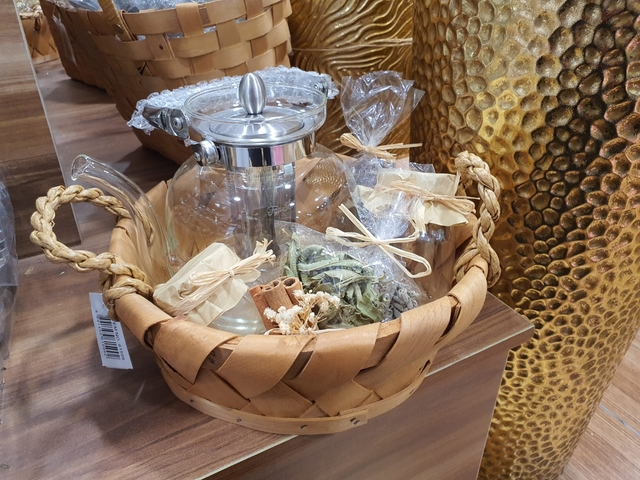 סלסלות עץ מדהימות עם קנקן תה וחליטות