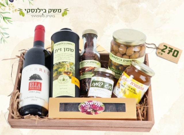 מארז מתנה על מגש עץ