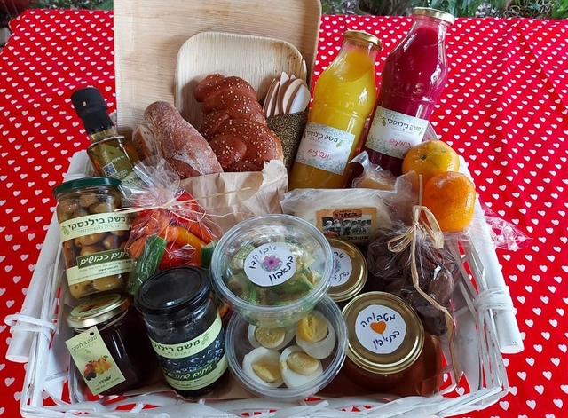 סלסלת פיקניק מפנקת