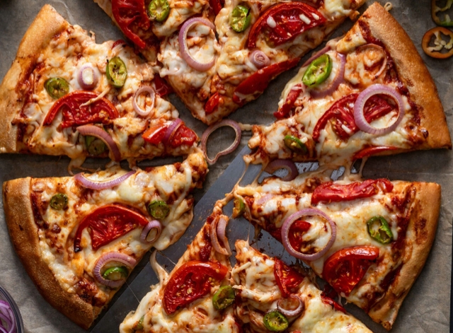 4 משפחתיות+ תוספות+ 2 בקבוקי שתיה