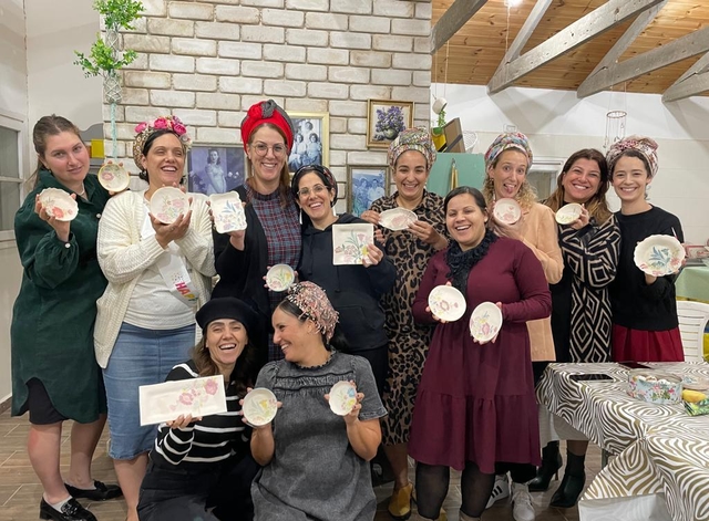 סדנת צביעה בכלי קרמיקה