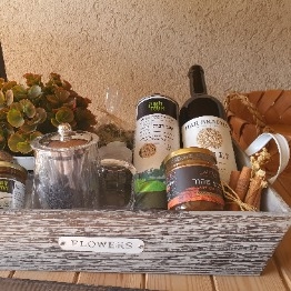 אדנית עץ עם שפע כל טוב ארץ ישראל