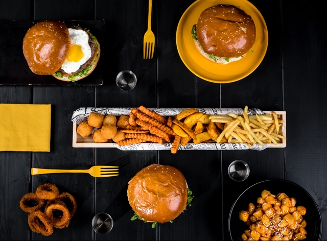 ארוחת 2 המבורגר קלאסי 160 גרם וצ'יפס m