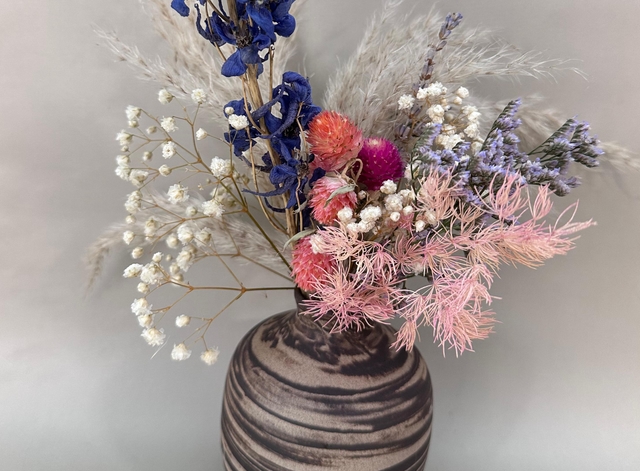 זר OMER בכד חרס פסים כהה