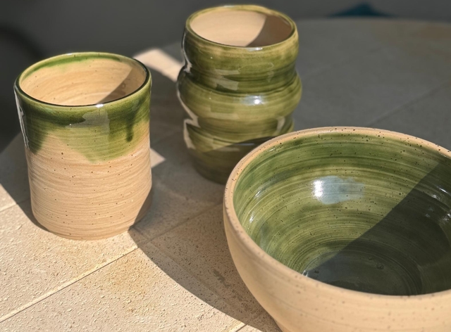 סט קרמיקה ירוק מנוקד