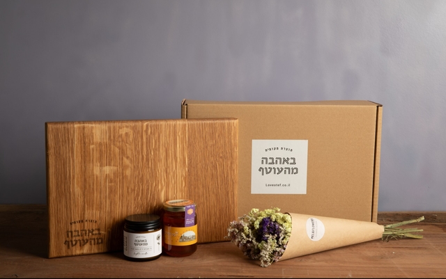 בוצ’ר עץ אלון חגיגי