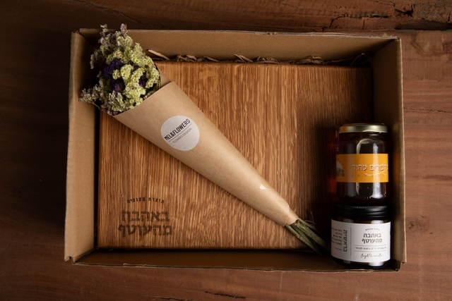 בוצ’ר עץ אלון חגיגי (עסקי)