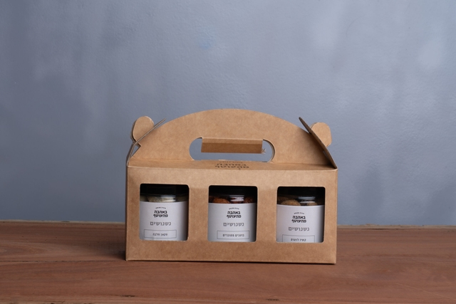 שלישיית מיקס פיצוחים (עסקי)